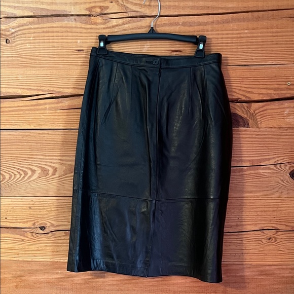 Jaclyn Smith Black Leather Skirt - Picture 4 of 8